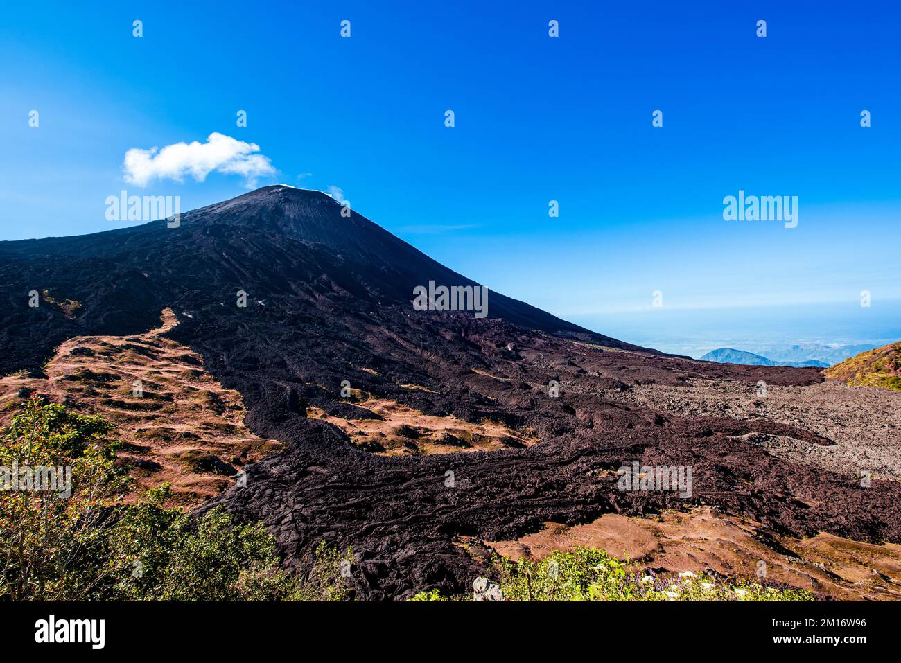 Recente campo di lava sul pendio del vulcano Pacaya Foto Stock