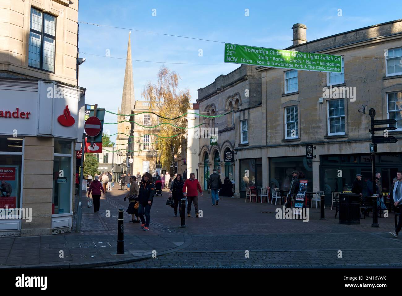 Trowbridge, Wiltshire, Regno Unito - Novembre 25 2017: Fore Street a Trowbridge, Wiltshire, Inghilterra, Regno Unito Foto Stock