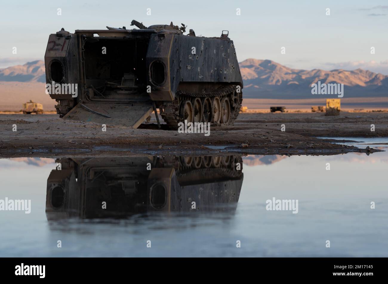 Un bersaglio nemico simulato si trova sulla Nevada Test and Training Range (NTTR), Nevada, 7 dicembre 2022. La missione di NTTR è creare, operare e mantenere ambienti live e sintetici e integrare i partner per ottimizzare le capacità di combattimento. (STATI UNITI Foto Air Force di Airman 1st Class Josey Blades) Foto Stock