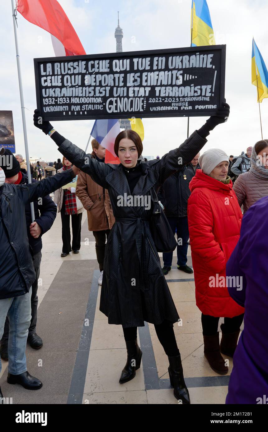 L'Unione degli ucraini in Francia ha riunito per questa marcia sindacati di sostegno e partiti politici con personalità: Y.Jadot, F.Béchieau Foto Stock