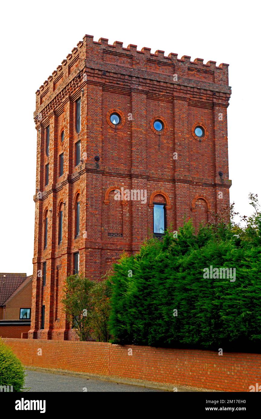 Acqua torre, costruita nel 1911, Hunstanton, Norfolk, Inghilterra, Regno Unito, convertito in casa Foto Stock