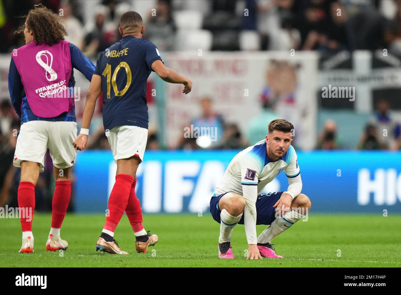 Matteo Guiendouzi e Kilian Mbape di Francia e Mason Monte d'Inghilterra durante la partita della Coppa del mondo FIFA Qatar 2022, Quarter-Final, tra Inghilterra e Francia ha giocato allo Stadio al Bayt il 10 dicembre 2022 ad al Khor, Qatar. (Foto di Bagu Blanco / PRESSIN) Foto Stock