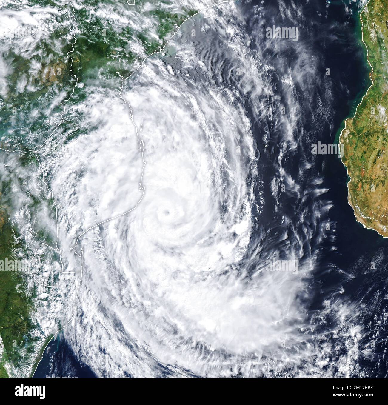 Ciclone tropicale che si dirige verso il Mozambico causando forti inondazioni e danni causati dalla pioggia. Elementi digitali di questa immagine forniti dalla NASA Foto Stock