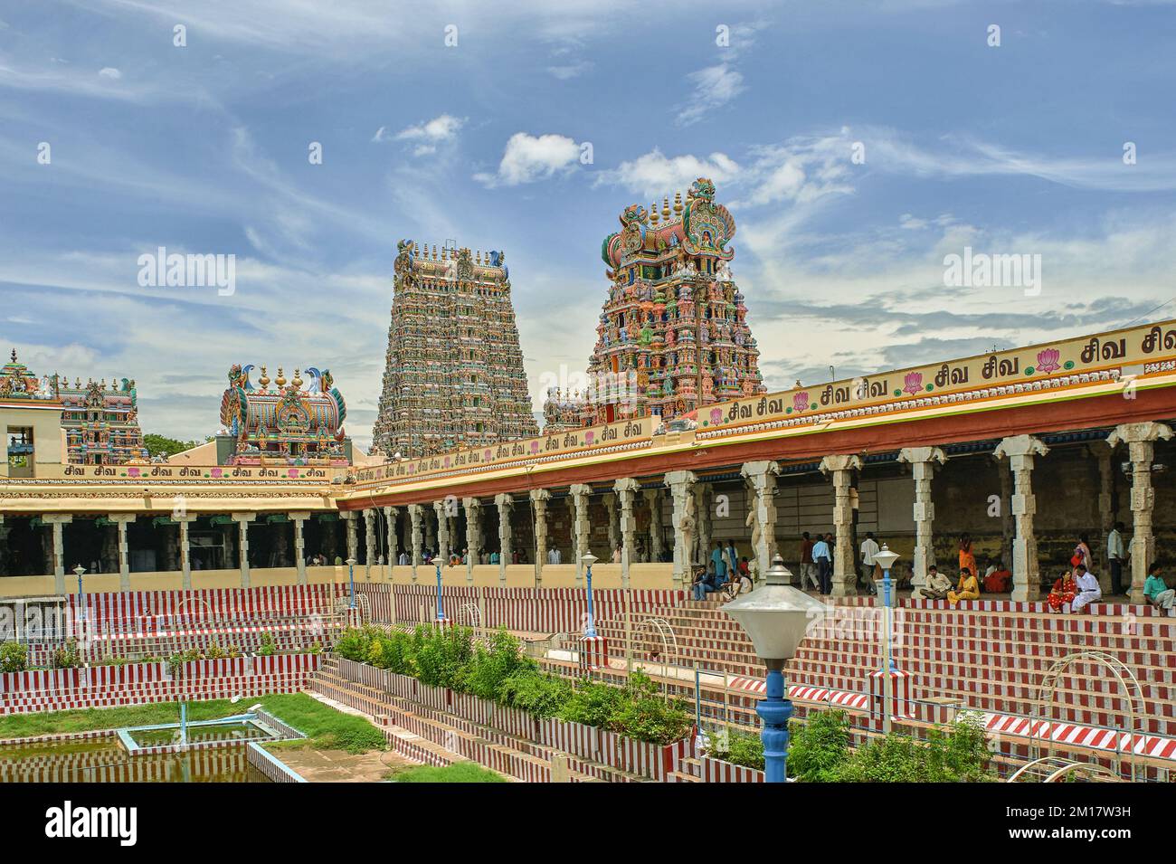 24 Ago 2009 Golden Lotus Tank And Gopurams Meenakshi Amman Temple Uno 24-ago-2009-golden-lotus-tank-and-gopurams-meenakshi-amman-temple-uno