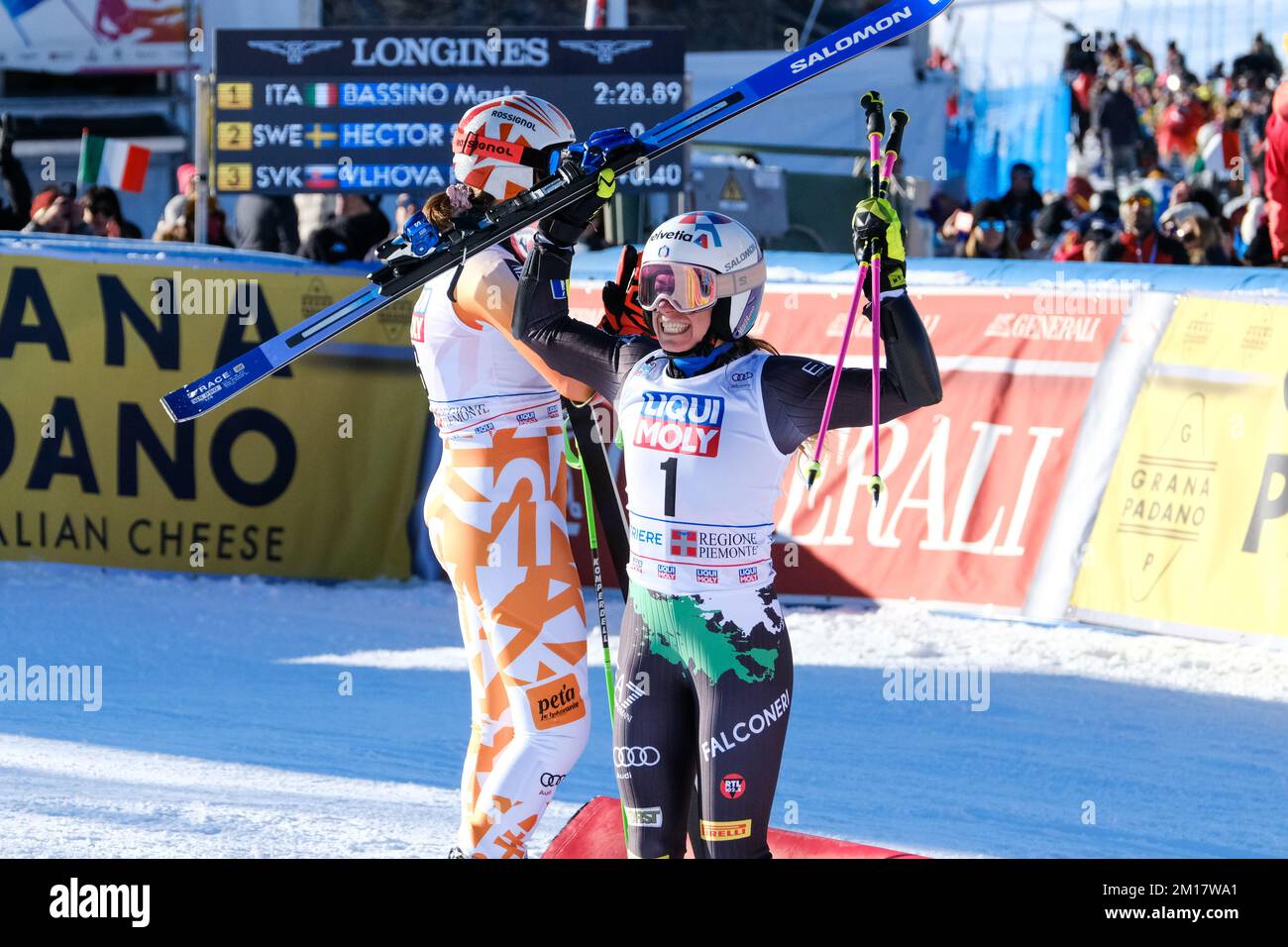 Sestriere Italia 10 dicembre 2022 Trionfo di Marta Bassino nello slalom gigante della Coppa del mondo di Sestriere. Foto Stock