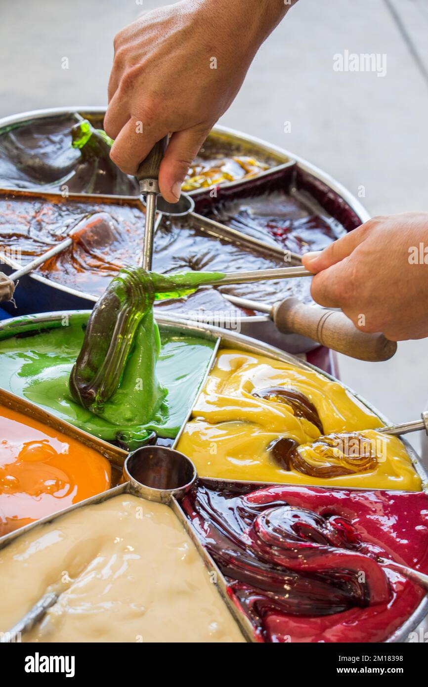 Vecchio tradizionale turco ottomano bastone caramella fatta a mano, Macun Foto Stock