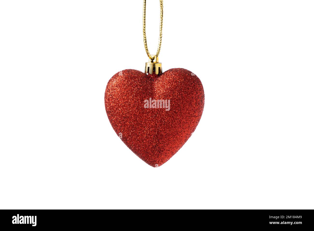 Decorazione pallina cuore rosso, ornamento albero di Natale isolato su sfondo bianco Foto Stock