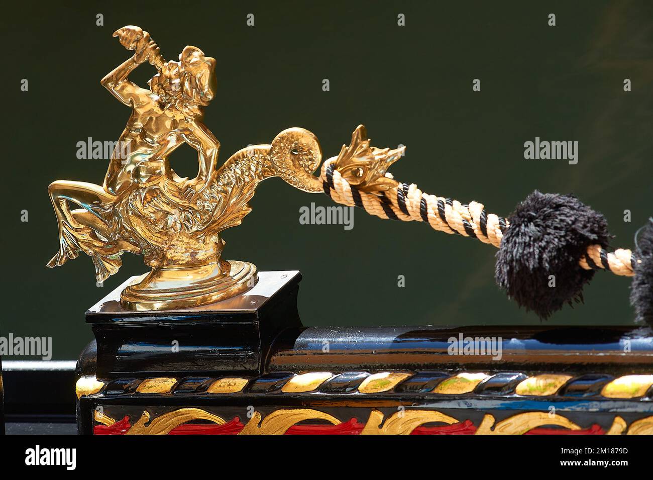 22/04/2009, veduta ravvicinata della figura dorata di una Gondola veneziana, Venezia, Italia Foto Stock