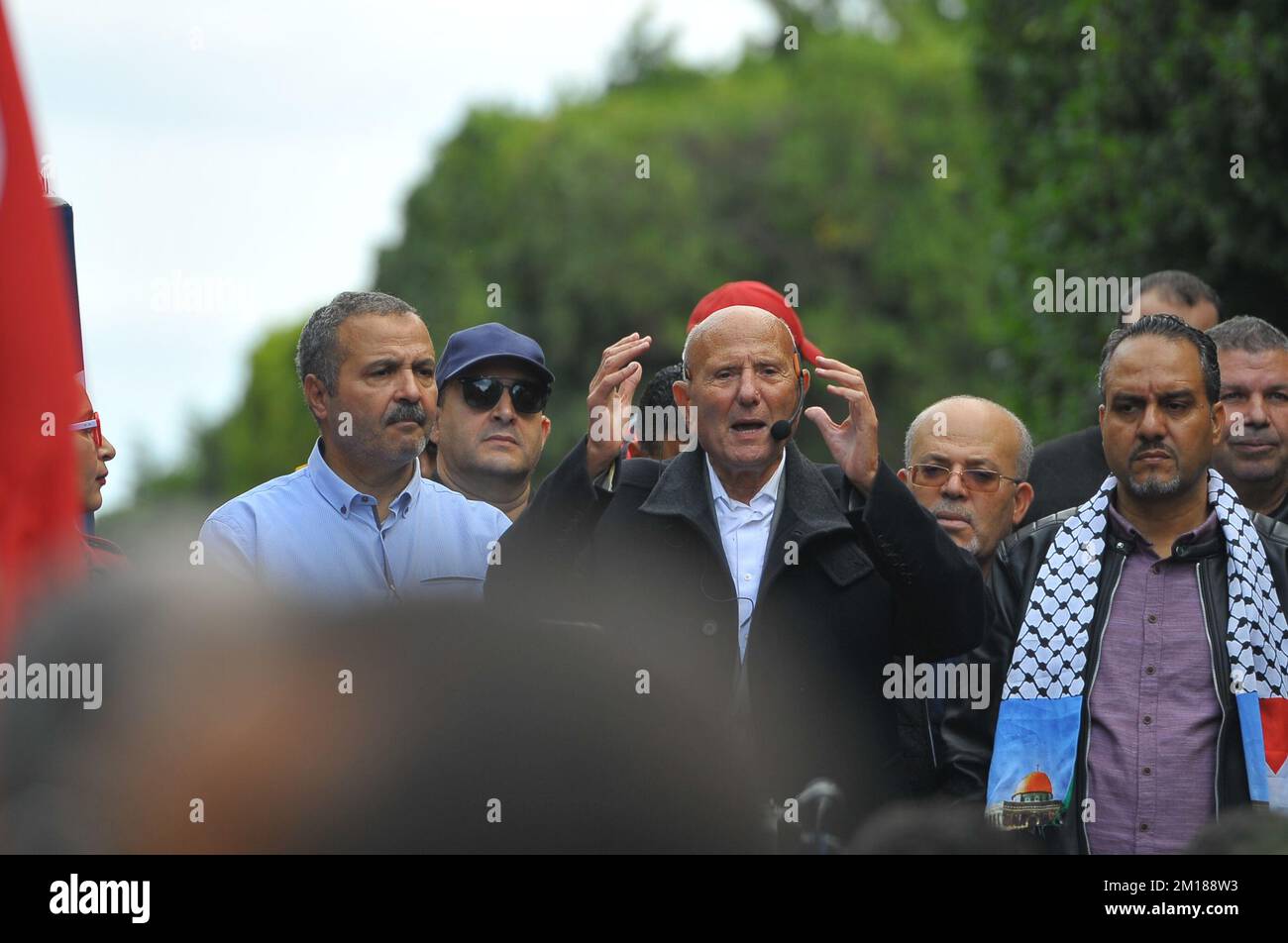 Tunisi, Tunisia. 11th Dec, 2022. I dimostranti tunisini partecipano a un raduno contro il presidente Kais Saied, richiesto dalla coalizione di opposizione ''fronte nazionale di salvezza'', nella capitale Tunisi, il 10 dicembre 2022. (Credit Image: © Chokri Mahjoub/ZUMA Press Wire) Credit: ZUMA Press, Inc./Alamy Live News Foto Stock