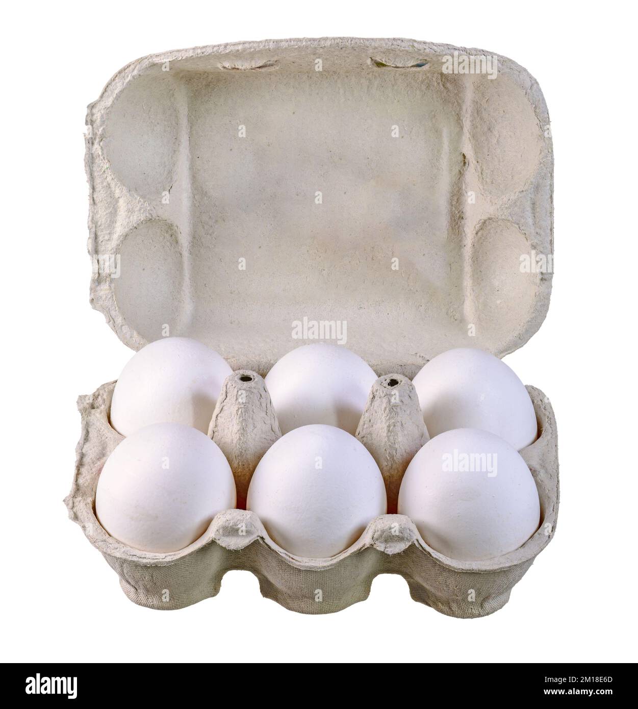 Primo piano di una scatola di uova isolata piena di bio-uova bianche Foto Stock