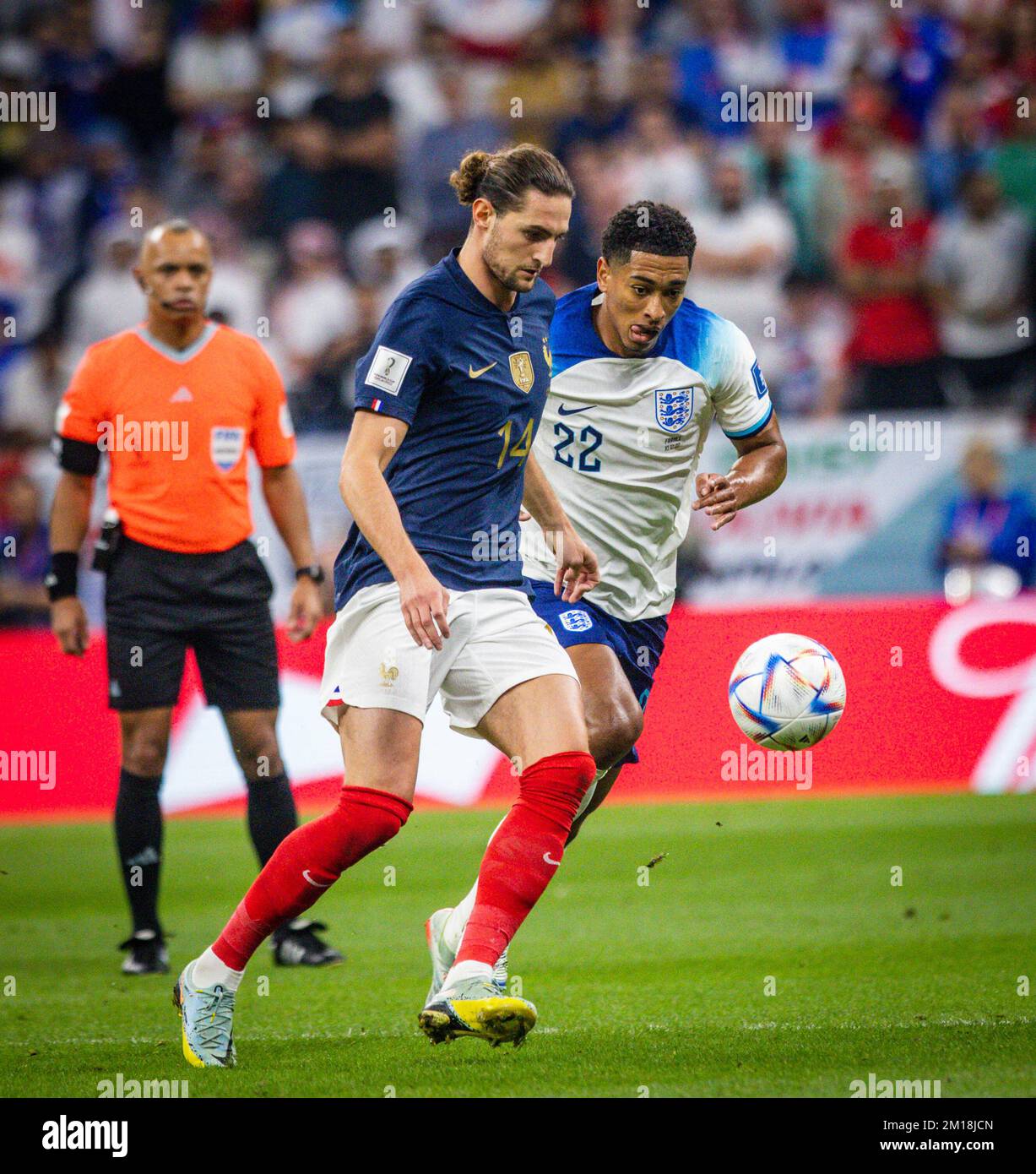 Doha, Qatar. 10th Dec, 2022. Adrien Rabiot (fra), Jude Bellingham (Inghilterra) Inghilterra - Francia Inghilterra - Frankreich Coppa del mondo 2022 in Qatar 10.12.2022 Foto Stock