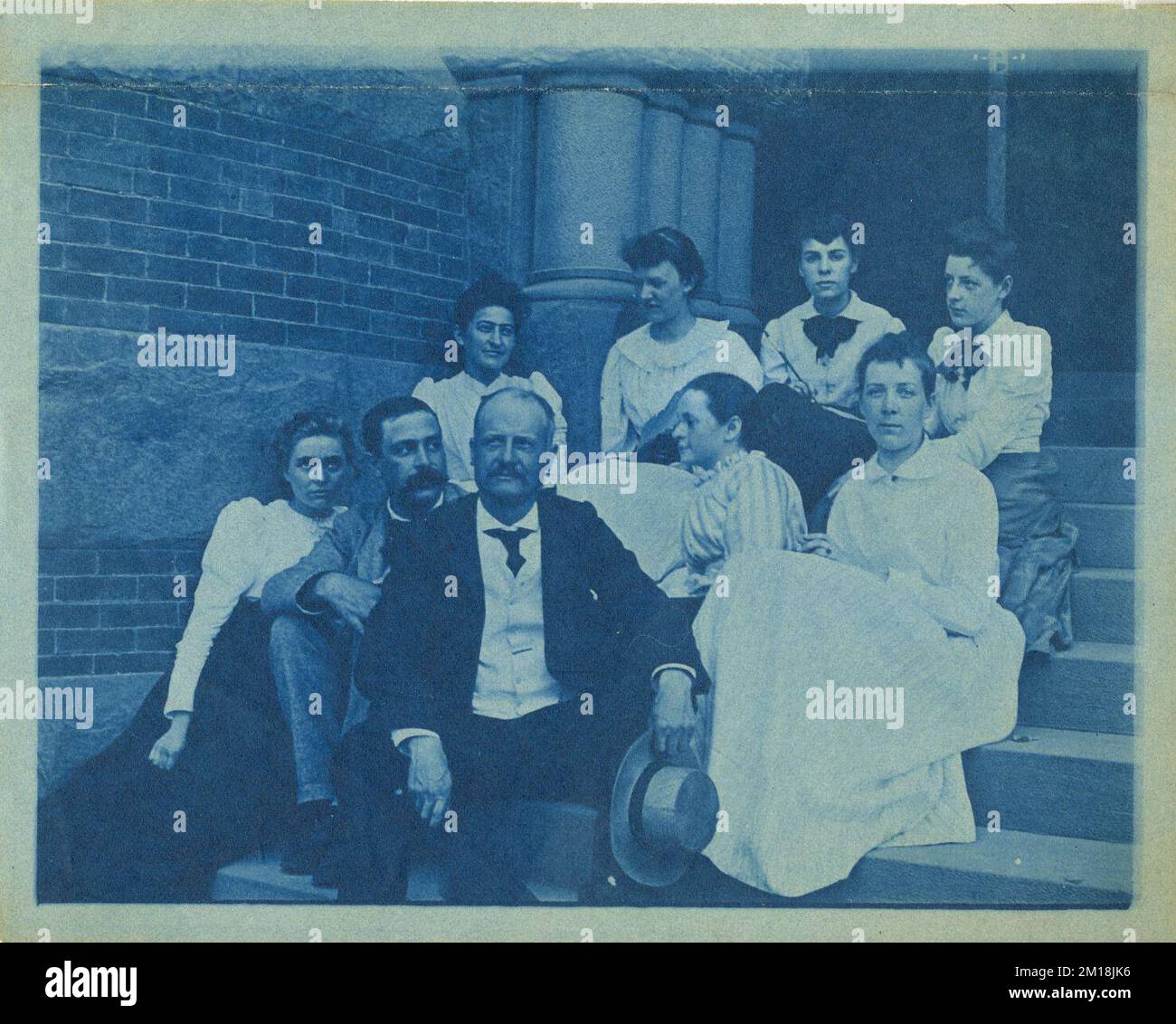 Studenti con facoltà a passi di Newbury/ Exeter Building, insegnanti, studenti, Massachusetts Normal Art School Foto Stock