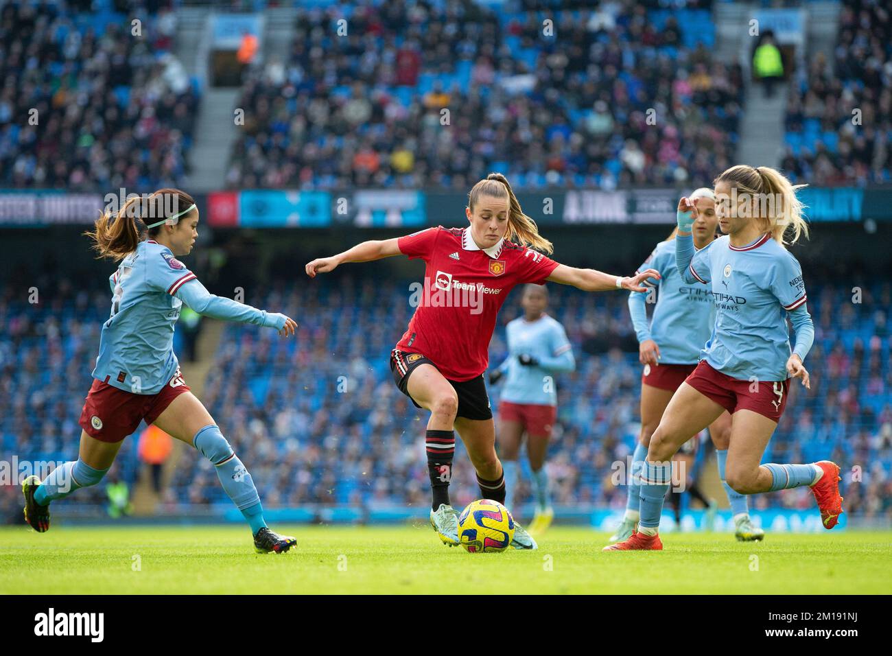 Ella Toone #7 del Manchester United in possesso durante la partita della fa Women's Super League Manchester City Women vs Manchester United Women all'Etihad Stadium, Manchester, Regno Unito, 11th dicembre 2022 (Photo by Phil Bryan/News Images) Foto Stock