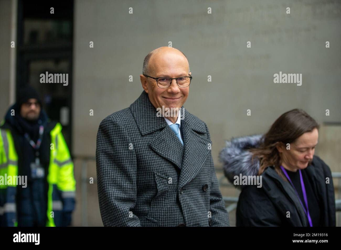 Londra, Inghilterra, Regno Unito. 11th Dec, 2022. Direttore medico nazionale dell'Inghilterra di NHS STEPHEN POWIS è visto fuori della BBC poichè compare domenica con Laura Kuenssberg, (immagine di accreditamento: © Tayfun Salci/ZUMA Press Wire) accreditamento: ZUMA Press, Inc./Alamy Live News Foto Stock