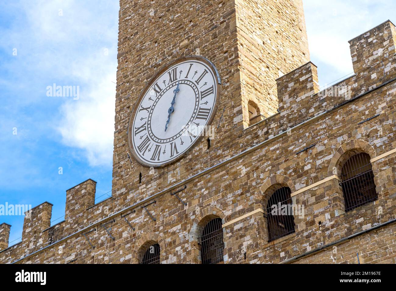 Primo piano sulla torre Volognana nella facciata di Palazzo Vecchio, centro di Firenze, regione Toscana, Italia Foto Stock