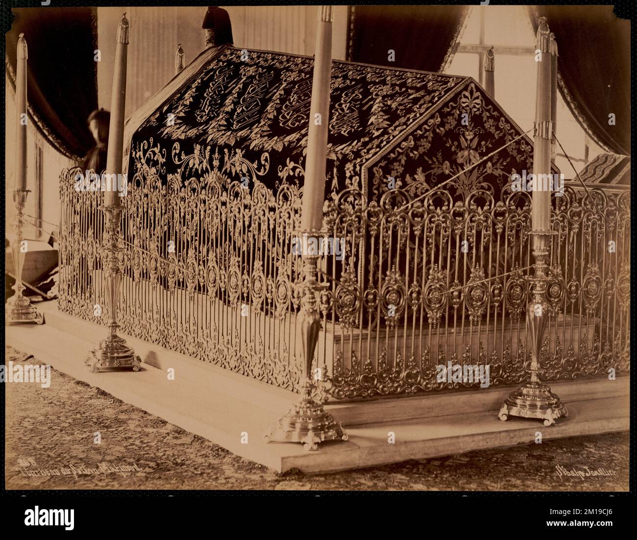 Tombeau du Sultan Mahmoud , Tombe e monumenti sepolcrali, Sultano II Mahmut Türbesi Istanbul, Turchia, Mahmud II, Sultano dei Turchi, 1784-1839. Collezione Nicholas Catsimpoolas Foto Stock