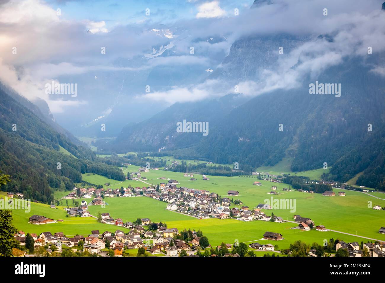 Paesaggio idilliaco del villaggio di Engelberg, Obvaldo, Alpi svizzere, Svizzera Foto Stock