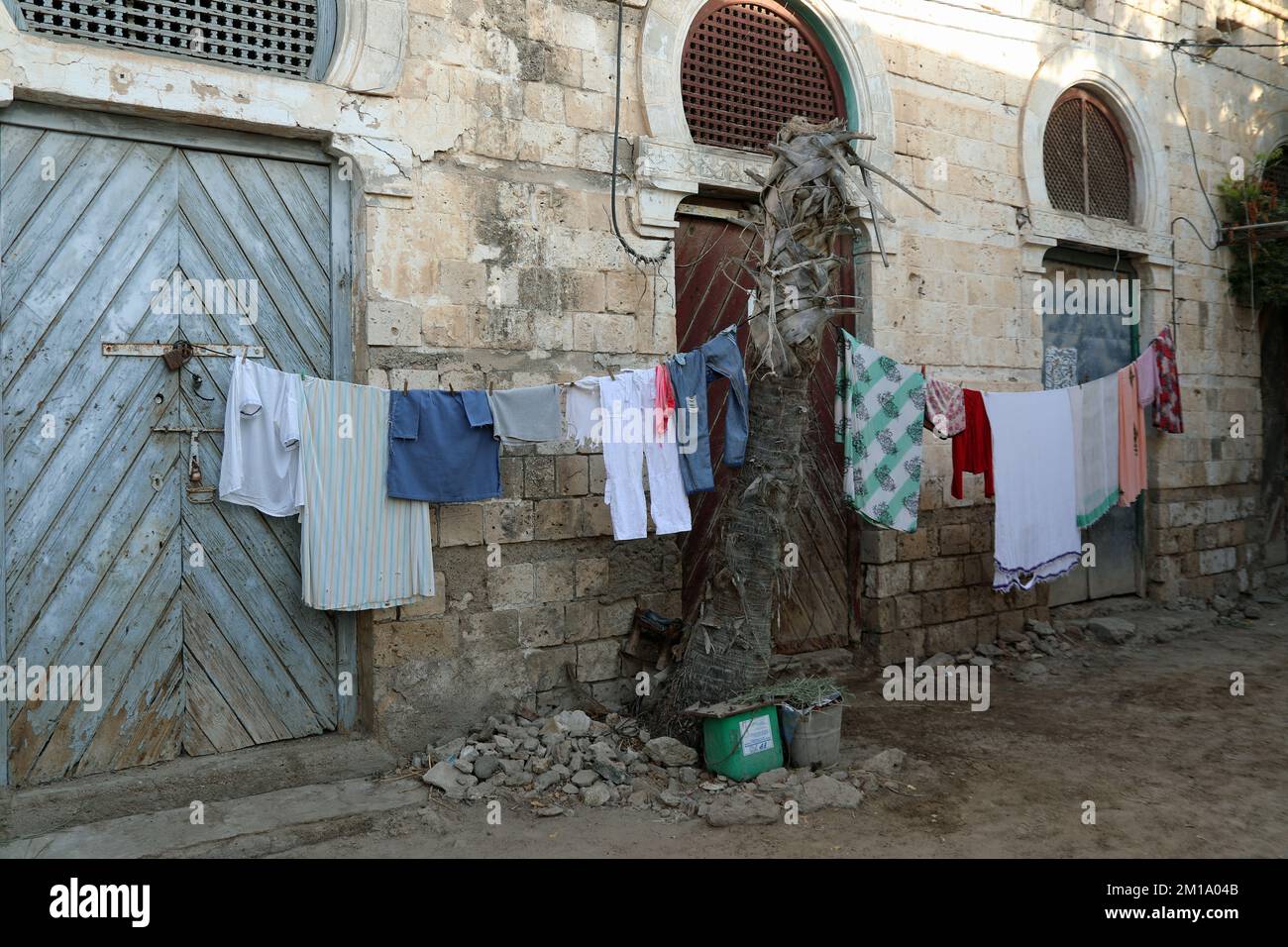 Case nelle rovine dell'ex zona di guerra di Massawa in Eritrea Foto Stock