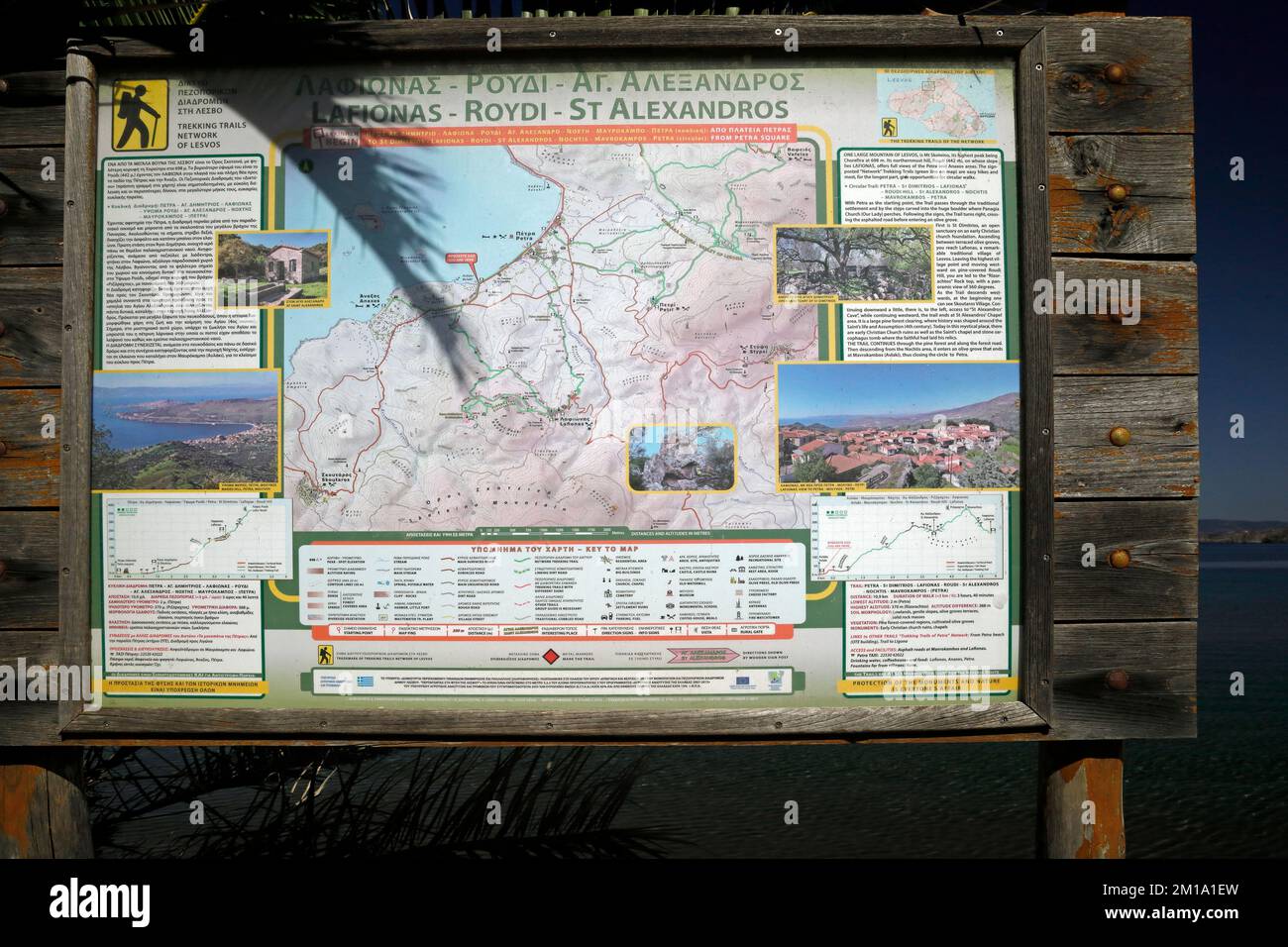 Scene di Lesbo. Mappa dei sentieri per passeggiate da Lefonias a Roudi e Saint Alexandros. Effettuata a settembre/ottobre 2022. Foto Stock