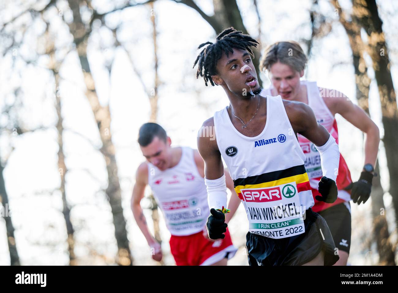 Vince Van Winckel belga ha mostrato in azione durante la gara maschile del U20 ai Campionati europei di fondo, in Piemonte, Italia, domenica 11 dicembre 2022. FOTO DI BELGA JASPER JACOBS Foto Stock