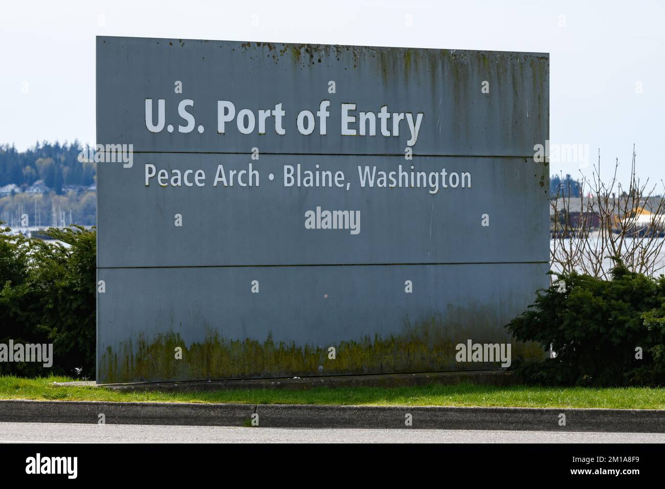 Blaine, WA, USA - 6 aprile 2022; firma per il porto di ingresso degli Stati Uniti al Peace Arch Crossing a Blaine Washington Foto Stock
