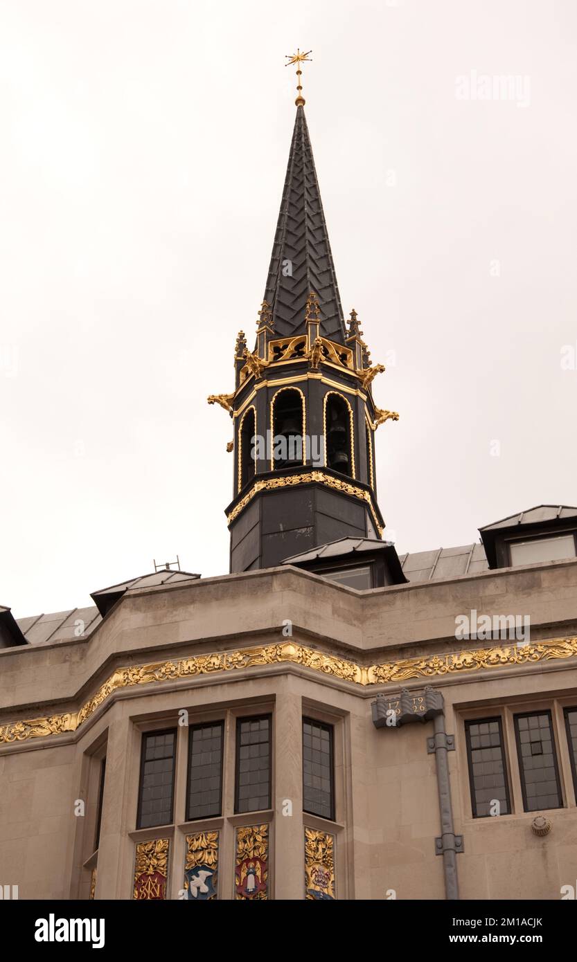 Atkinson's Carrillon, Old Bond Street, Mayfair, Londra, Regno Unito - Campanile di legno sopra quello che un tempo era il negozio di profumi di Atkinsn, ma ora appartiene a salvato Foto Stock