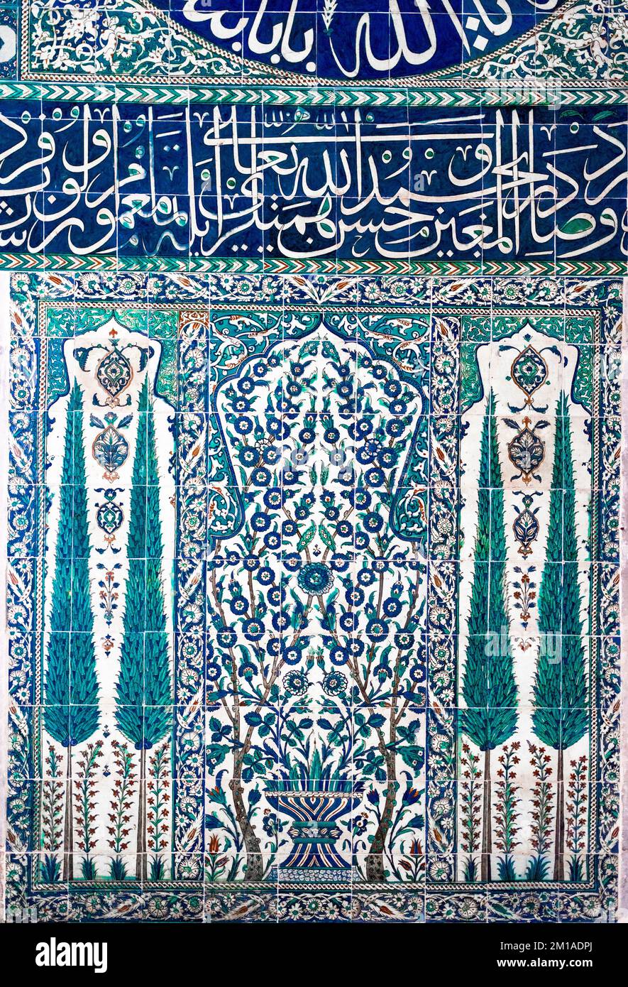 Pannello di piastrelle unico del Palazzo Topkapi a Istanbul, Turchia. Foto Stock