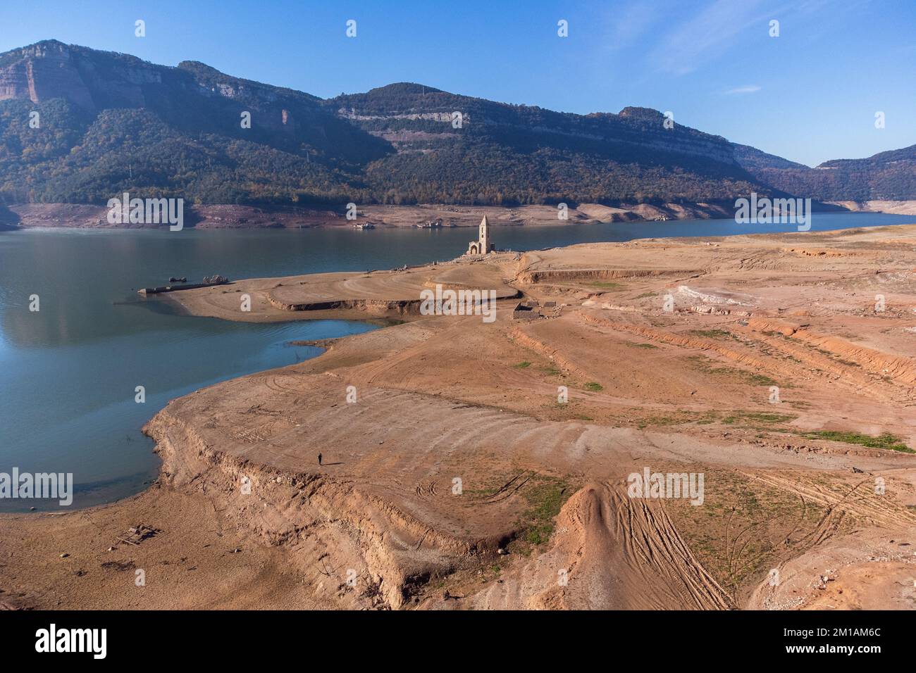 Sau palude senza acqua a causa dei problemi di estrema secchezza e mancanza di pioggia. Desertificazione del suolo, mancanza di acqua, cambiamento climatico, ambiente Foto Stock