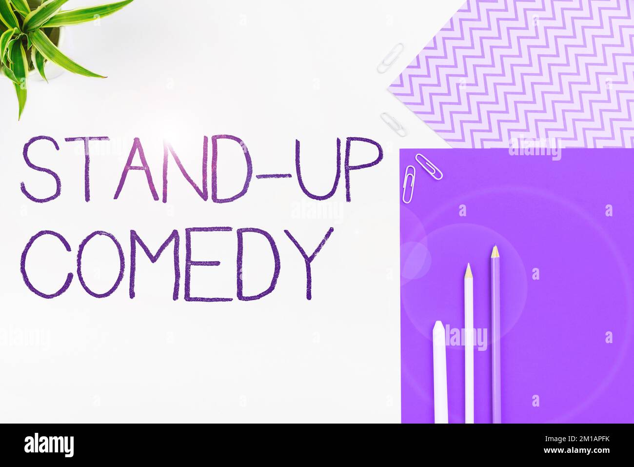 Scrittura visualizzazione di testo Stand Up Comedy. Il comico di concetto di affari che si esibisce parlando davanti al pubblico dal vivo Foto Stock