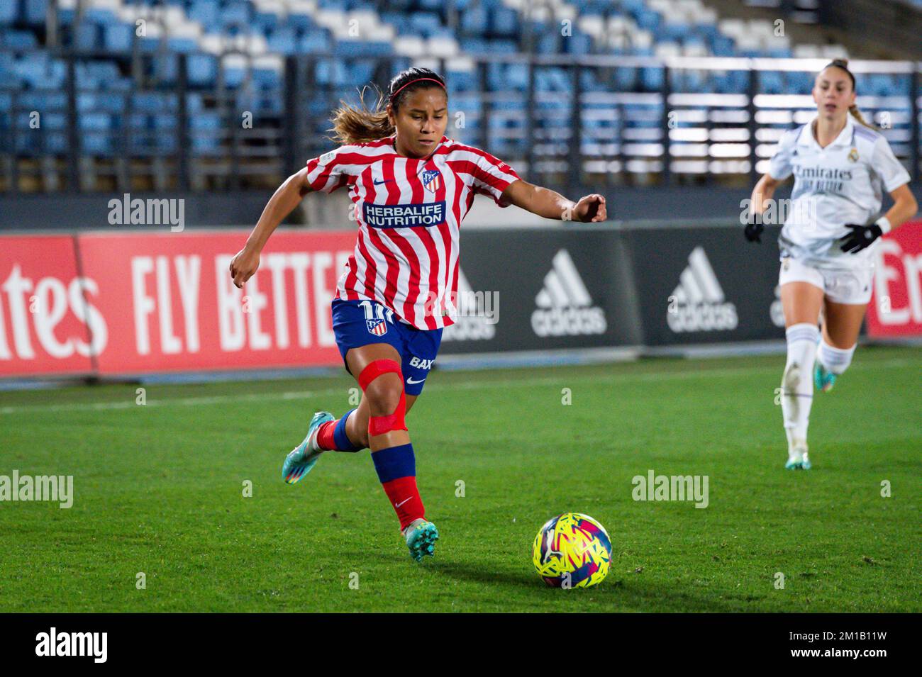 Madrid, Madrid, Spagna. 11th Dec, 2022. Leicy Santos (Atletico Madrid) in azione durante la partita di calcio tra.Real Madrid e Atletico Madrid, evento chiamato El Derbi, celebrato a Madrid, Spagna allo stadio Alfredo di Stefano domenica 11 dicembre 2022 valido per la settimana 12 della prima divisione femminile spagnola 'Liga F' (Credit Image: © Alberto Gardin/ZUMA Press Wire) Foto Stock