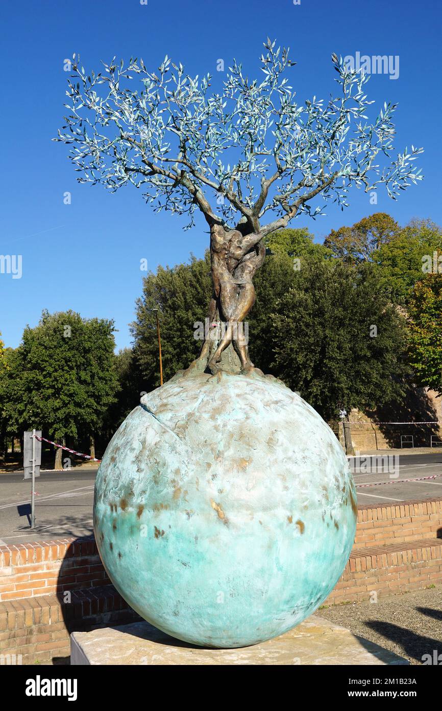 Terra Mater - statua della madre terra, Siena, Toscana, Italia, Europa Foto  stock - Alamy
