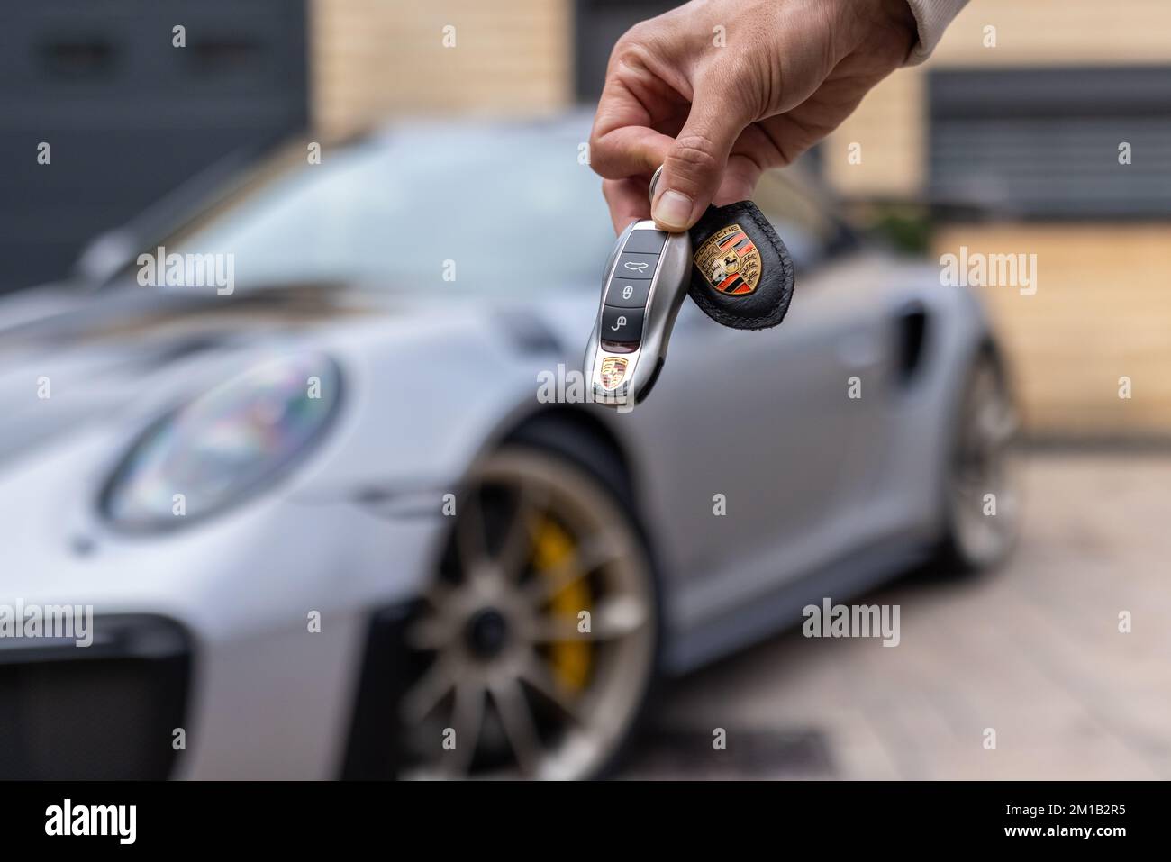 Slovenia, Lubiana - 27 ottobre 2022: Chiave Porsche GT2RS argento Foto Stock