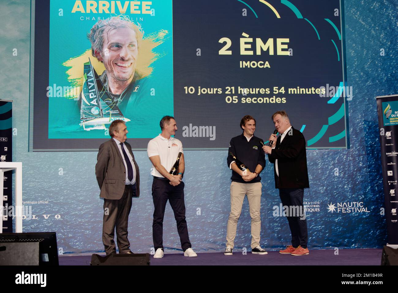 Parigi, Francia. 10th Dec, 2022. Gilles Lurton, Jeremie Beyou (3rd) e Charlie Dalin (2nd) partecipano alla presentazione dei trofei la Route du Rhum. Foto Stock