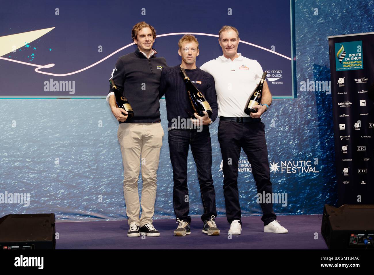 Parigi, Francia. 10th Dec, 2022. Charlie Dalin, Thomas Ruyant e Jeremie Beyou partecipano alla presentazione dei trofei la Route du Rhum al Salon Nautic. Foto Stock