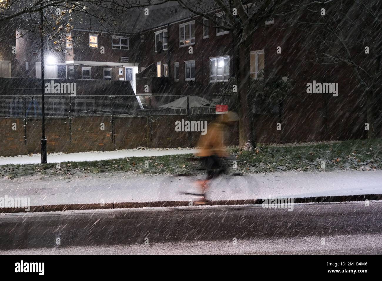 Haringey, Londra, Regno Unito. 11th Dec 2022. Il tempo in Gran Bretagna: La neve cade nel nord di Londra. Credit: Matthew Chattle/Alamy Live News Foto Stock