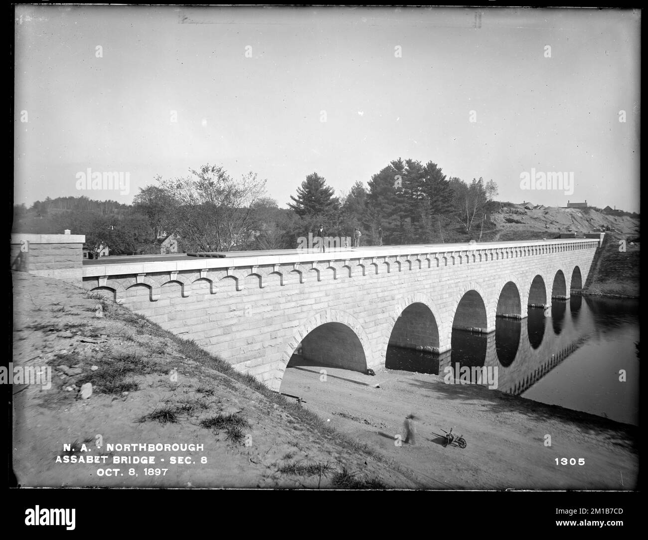 Wachusett Aqueduct, ponte Assabet, sezione 8, da sud, sulla riva ovest, Northborough, Mass., 8 ottobre 1897 , opere d'acqua, acquedotti, cantieri, ponti ad arco Foto Stock