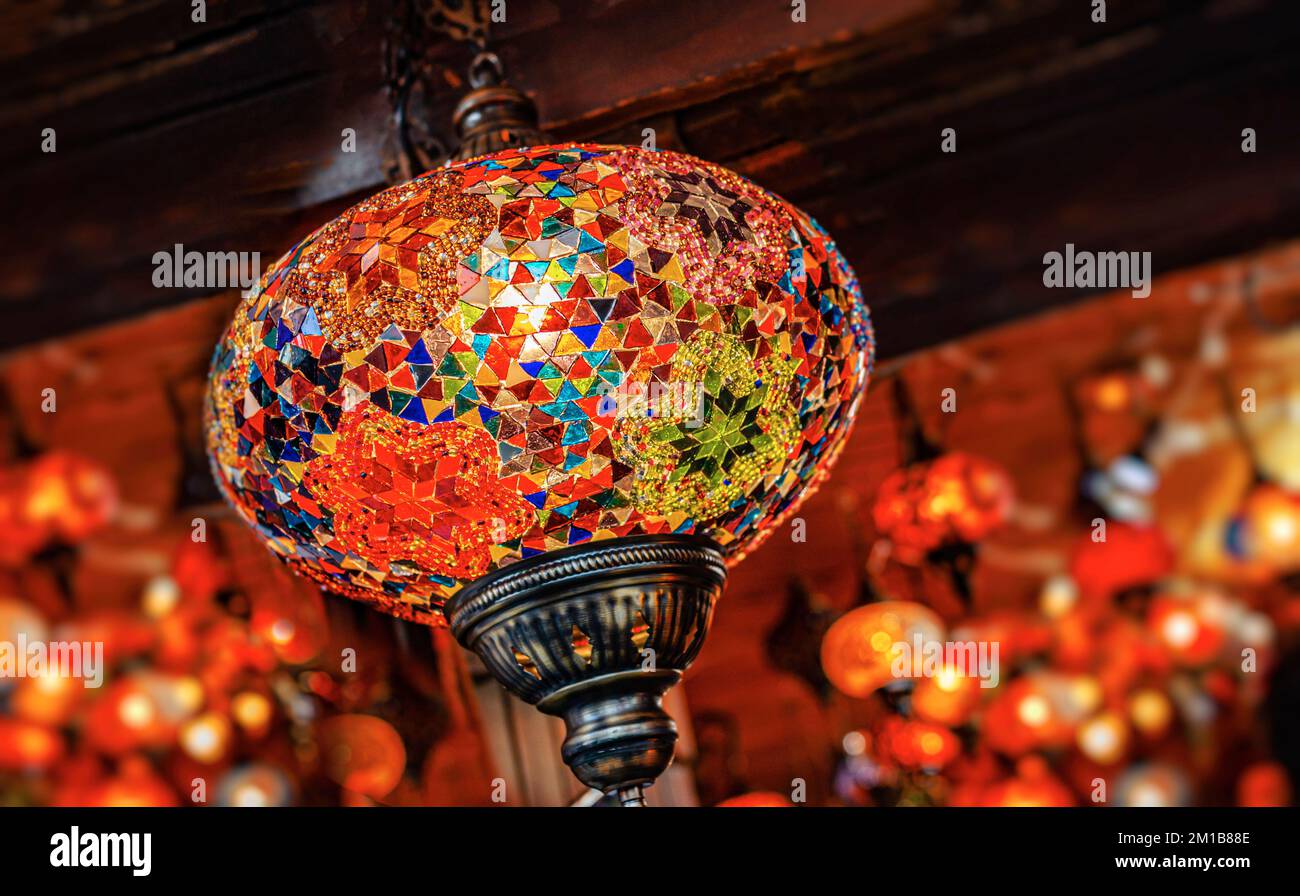 Lampade orientali negozio come un astratto sfondo etnico. Foto Stock