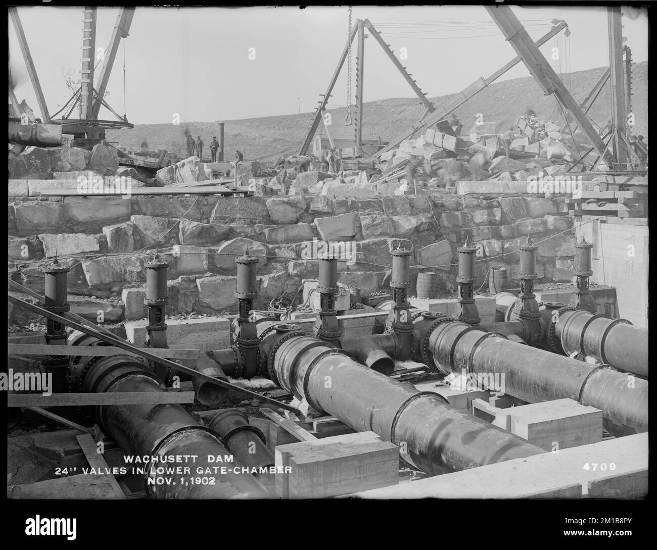 Wachusett Dam, valvole da 24 pollici nella camera inferiore del cancello, Clinton, Mass., 1 novembre 1902 , acquedotto, dighe, cantieri, componenti per valvole Foto Stock