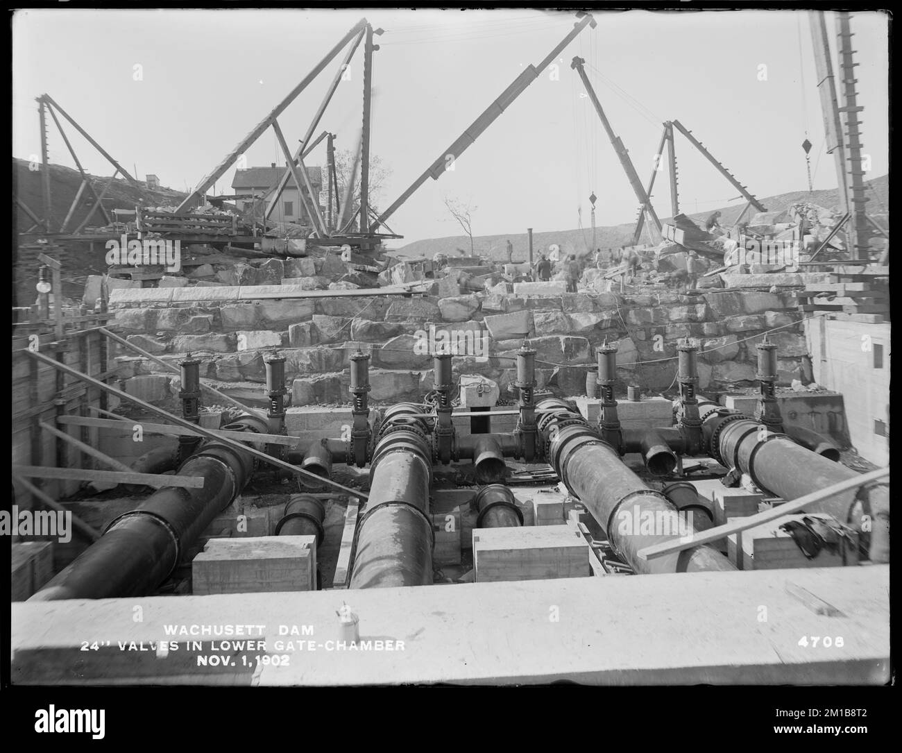 Wachusett Dam, valvole da 24 pollici nella camera inferiore del cancello, Clinton, Mass., 1 novembre 1902 , acquedotto, dighe, cantieri, componenti per valvole Foto Stock