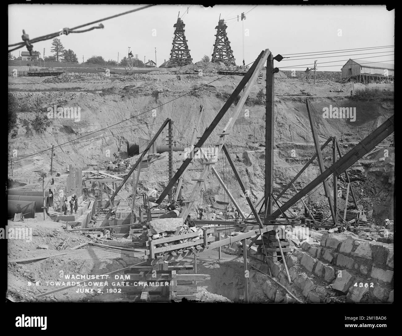 Wachusett Dam, guardando verso sud-est verso la camera di porta inferiore, Clinton, Mass., 2 giugno 1902 , acquedotto, dighe, cantieri Foto Stock