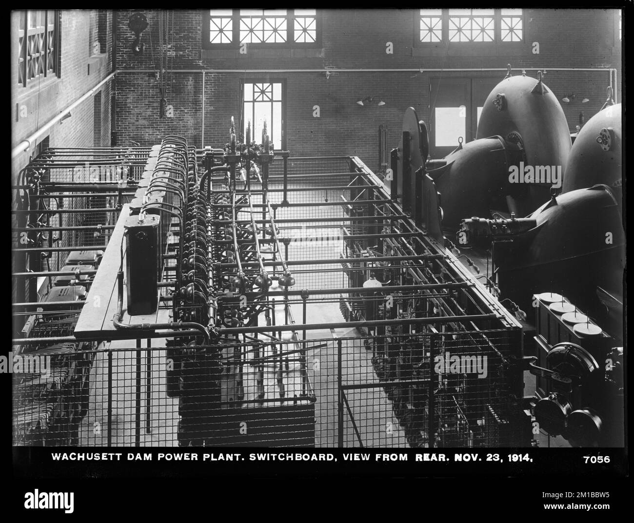 Wachusett Department, Wachusett Dam Hydroelectric Power Plant, centralino, vista dal retro, Clinton, Mass., 23 novembre 1914 , opere d'acqua, centrali idroelettriche, costruzione completata Foto Stock