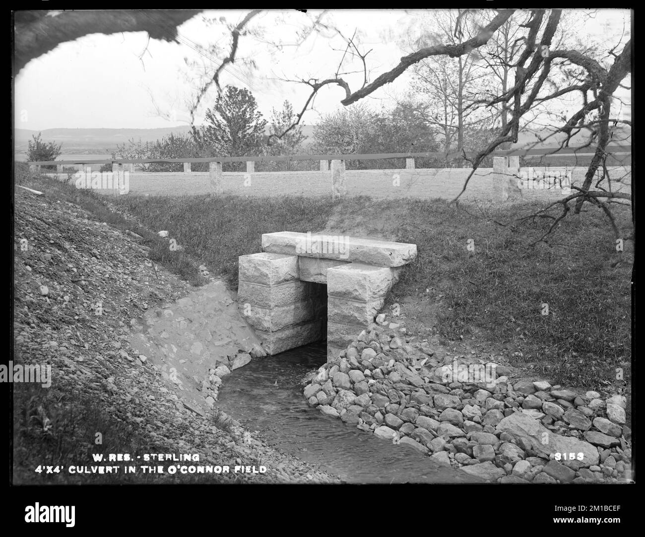 Wachusett Reservoir, 4' x 4' colvert in the o'Connor Field, Sterling, Mass., 25 maggio 1900 , acquedotto, serbatoi strutture di distribuzione di acqua, fognature Foto Stock