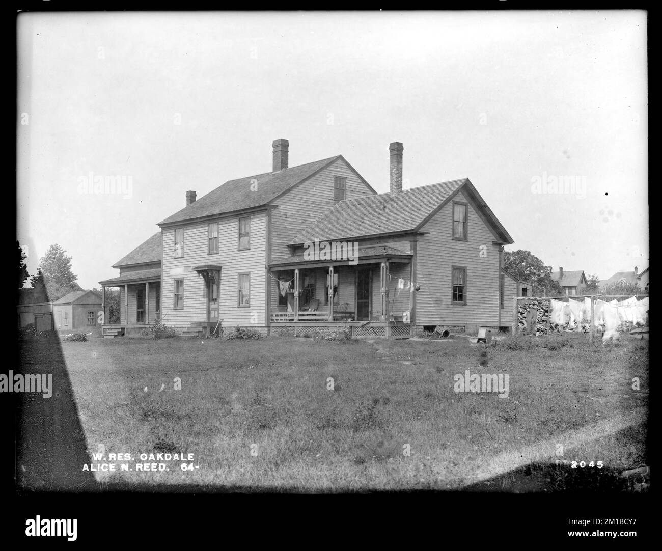Lago artificiale di Wachusett, casa di Alice N. Reed, sul lato nord della strada privata tra Waushaccum e North Main Street, da sud-est, Oakdale, West Boylston, Mass., 20 agosto 1898 , opere d'acqua, serbatoi strutture di distribuzione dell'acqua, immobiliare Foto Stock Lago artificiale di Wachusett, casa di Alice N. Reed, sul lato nord della strada privata tra Waushaccum e North Main Street, da sud-est, Oakdale, West Boylston, Mass., 20 agosto 1898 , opere d'acqua, serbatoi strutture di distribuzione dell'acqua, immobiliare Foto Stock