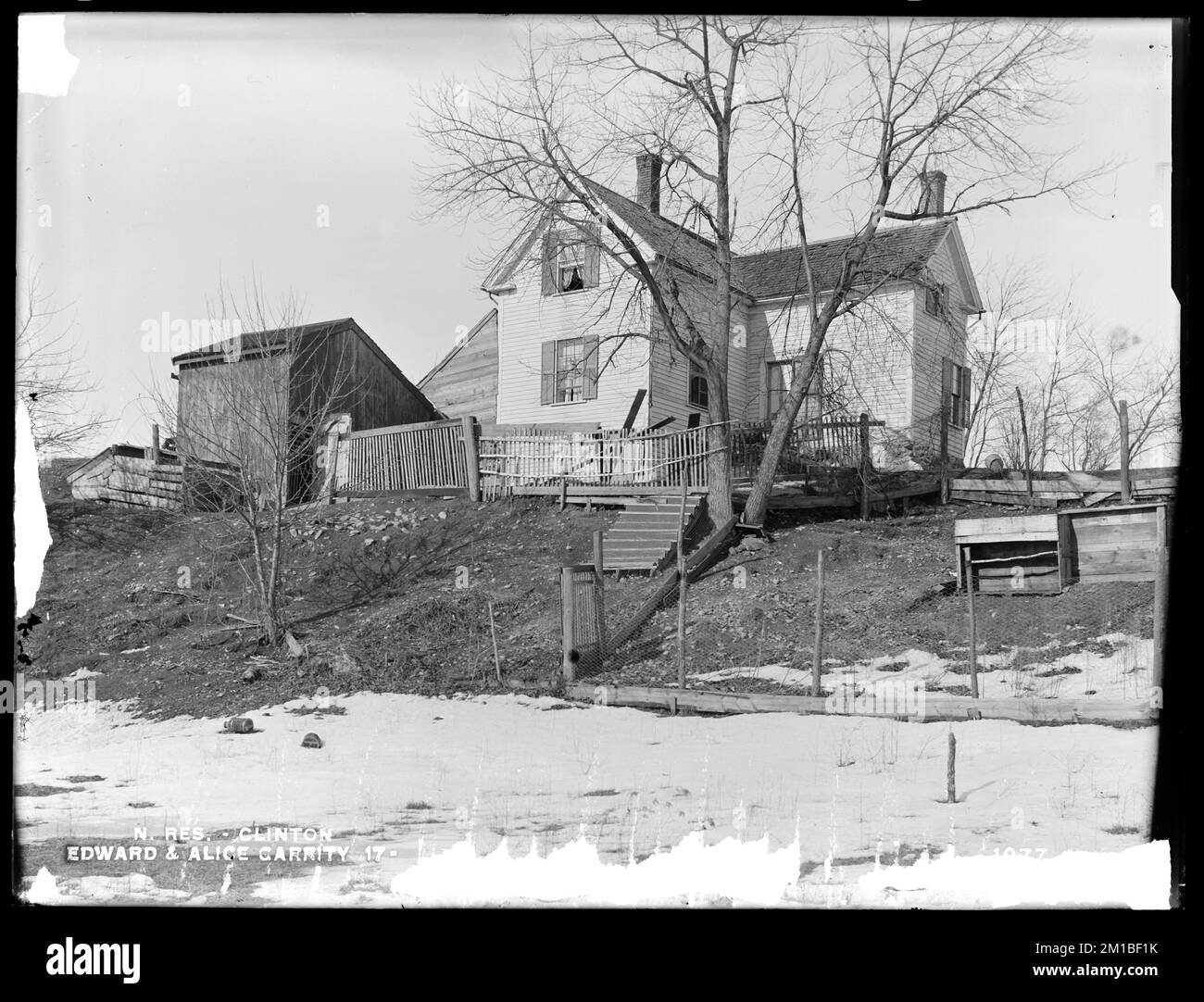Lago artificiale di Wachusett, Edward e casa di Alice Garrity, sul lato sud della via privata, che conduce dal lato ovest di Main Street, dal sud in Field, Clinton, Mass., 11 febbraio 1897 , acquedotto, serbatoi strutture di distribuzione dell'acqua, immobiliare Foto Stock