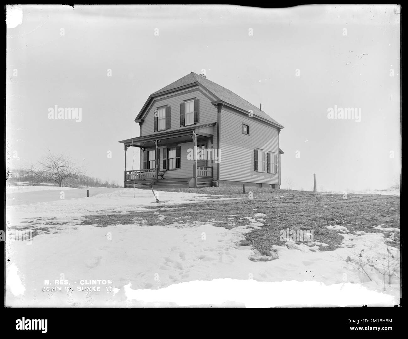 Serbatoio di Wachusett, casa di John W. Burke, sul lato sud della via privata, che conduce dal lato ovest di Main Street, da nord, Clinton, Mass., 11 febbraio, 1897 , acquedotto, serbatoi strutture di distribuzione dell'acqua, immobiliare Foto Stock