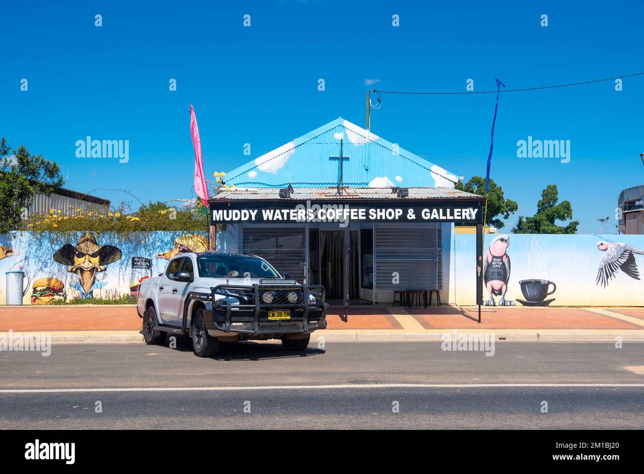 Il Muddy Waters Cafe & Gallery in Bathurst Street, nella cittadina dell'entroterra del New South Wales di Brewarrina, in Australia Foto Stock