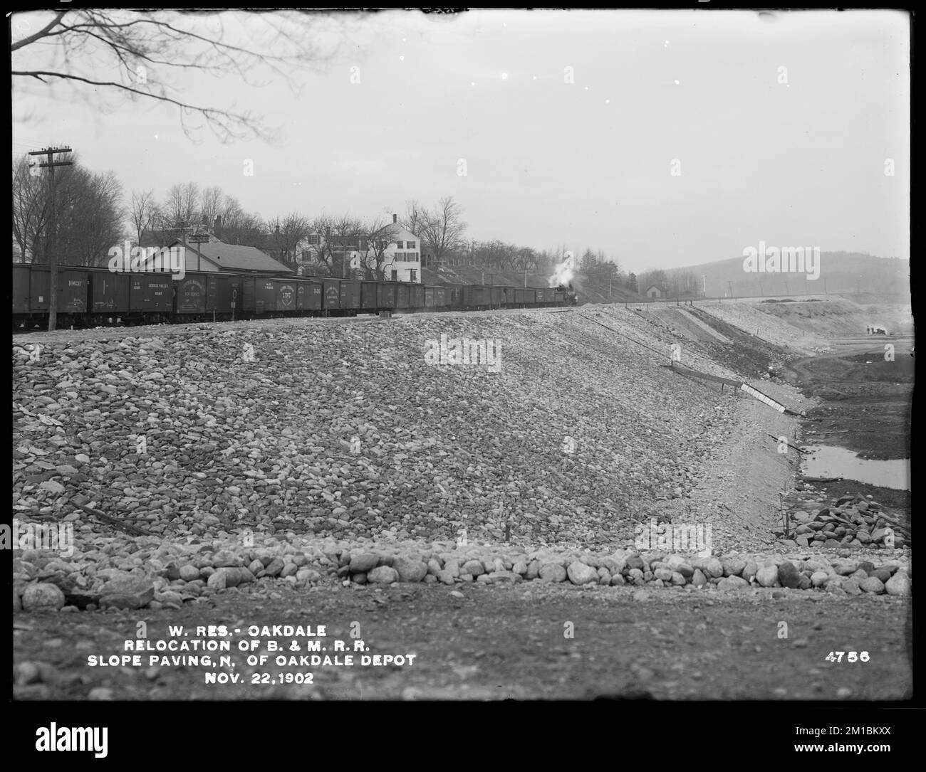Serbatoio di Wachusett, trasferimento di Worcester, Nashua & Portland Division di Boston & Maine Railroad, pendenza pavimentazione a nord del deposito di Oakdale, Oakdale, West Boylston, Mass., 22 novembre, 1902 , opere d'acqua, serbatoi strutture di distribuzione idrica, infrastrutture ferroviarie, cantieri Foto Stock