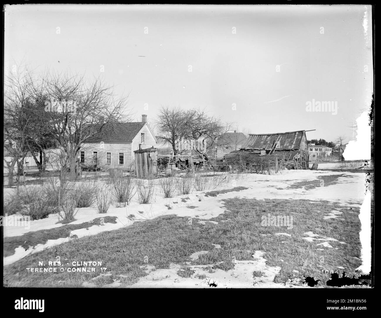 Lago artificiale di Wachusett, casa di Terence o'Connor, sul lato est di Main Street, quasi di fronte strada privata, dal sud-est in Field, Clinton, Mass., 11 febbraio 1897 , acquedotto, serbatoi strutture di distribuzione dell'acqua, immobiliare Foto Stock