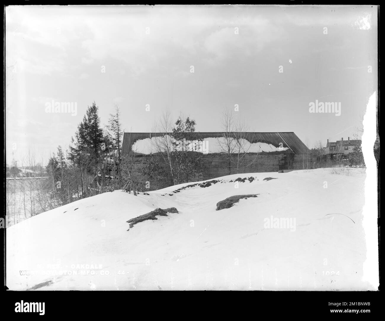 Lago artificiale di Wachusett, l'icehouse della West Boylston Manufacturing Company, sulla riva occidentale del laghetto dei mulini, a nord dei binari della ferrovia di Worcester, Nashua & Portland, da nord vicino al mulino Saw, Oakdale, West Boylston, Mass., 18 febbraio, 1897 , acquedotto, serbatoi strutture di distribuzione dell'acqua, immobiliare, ghiacciaia Foto Stock