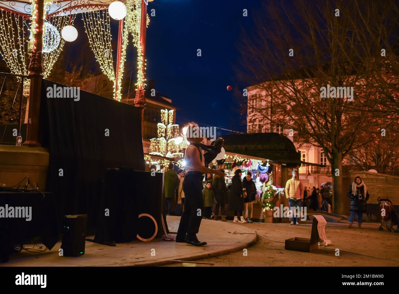 Lugo, Spagna dicembre, 10, 2022: Clown show in Spagna Place a Lugo durante le attività natalizie nella capitale Foto Stock